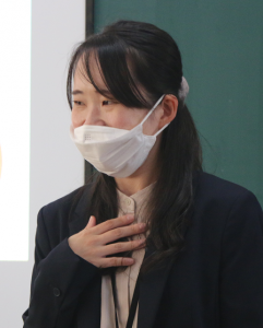 社会福祉士 花内茉由さん(45回生)